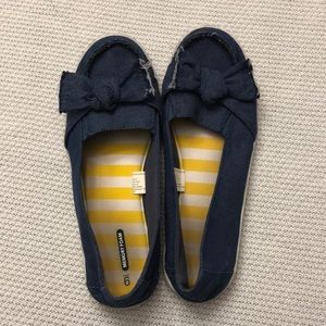 Time and tru blue bow slip ons